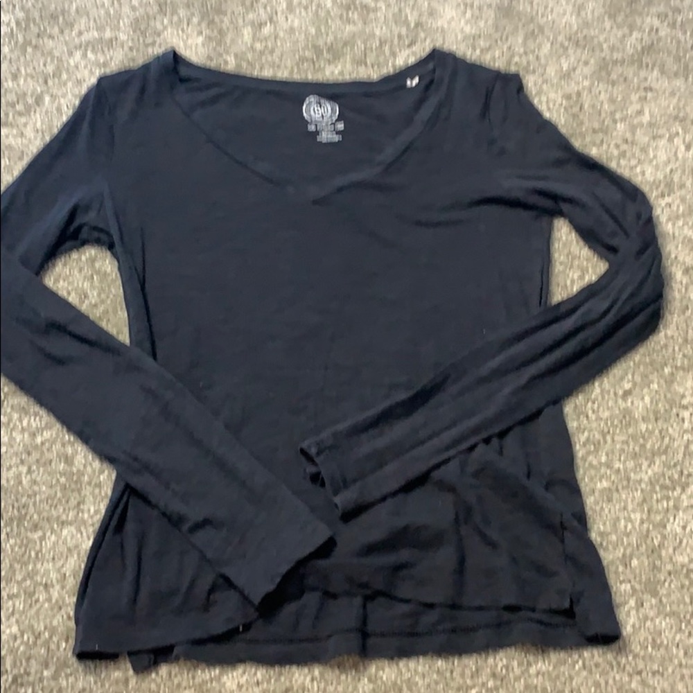 Black long sleeve tee
